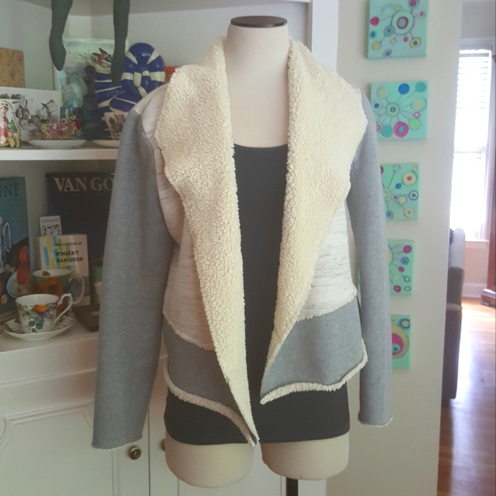 Lou & Grey Cream and Gray Sherpa-Lined Open Jacket